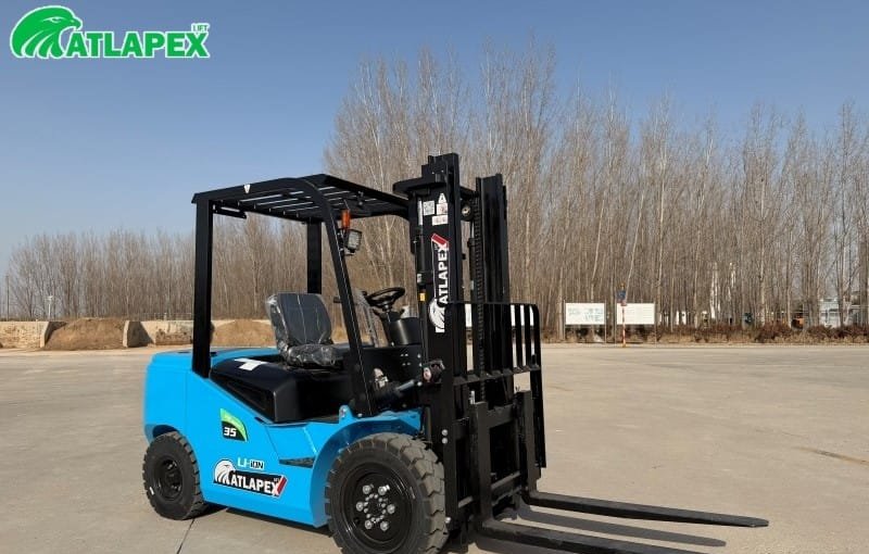 Carretilla elevadora eléctrica de contrapeso de alto rendimiento ATLAPEX HK35: Potencia, eficiencia y sostenibilidad redefinidas.