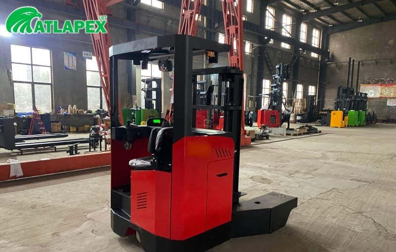 Carretilla elevadora eléctrica multidireccional con asiento ATLAPEX