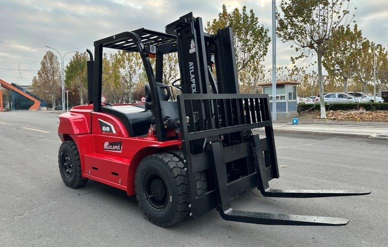 Carretilla elevadora diésel ATLAPEX Serie G de 6 toneladas: Rendimiento, durabilidad y comodidad para el operador mejorados.