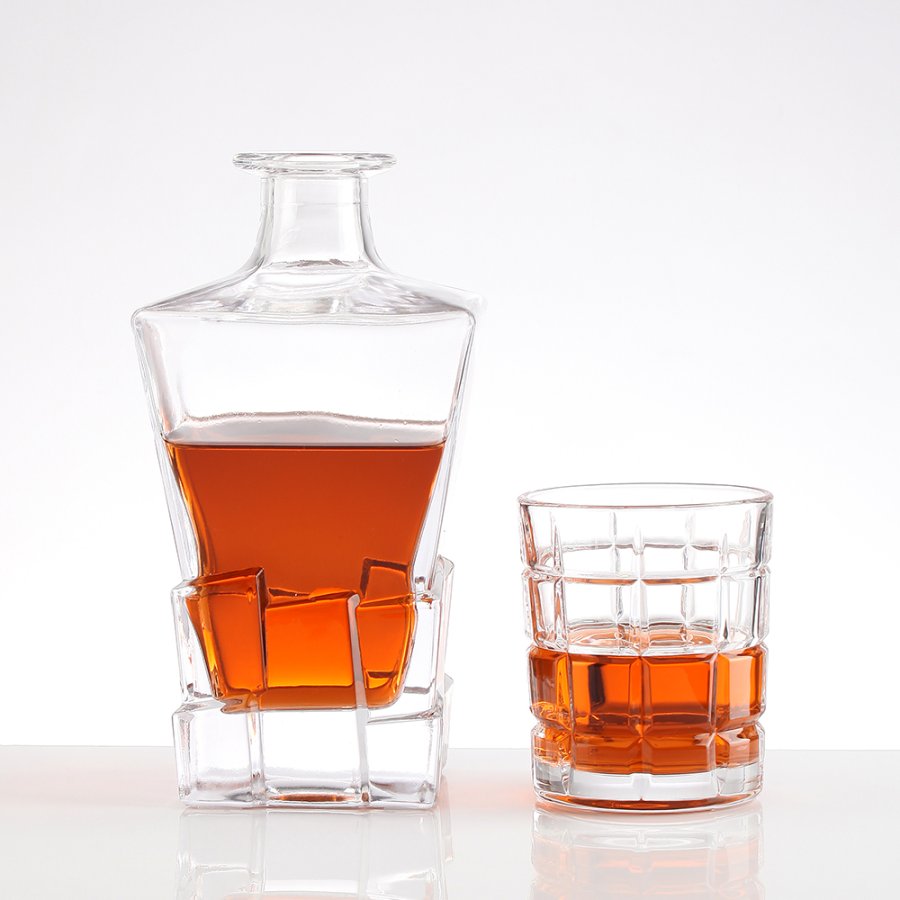 Special-700ml-whisky-tequlia-glass-bottle (1)