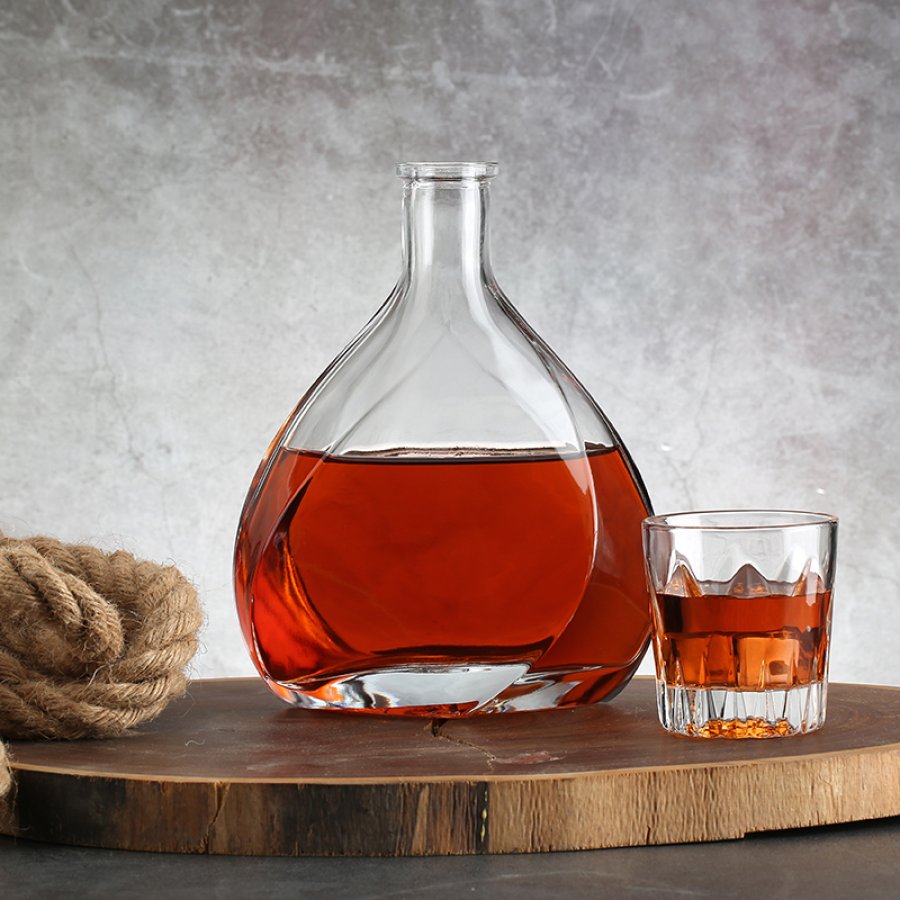 Drop-shaped brandy glass bottle (1)