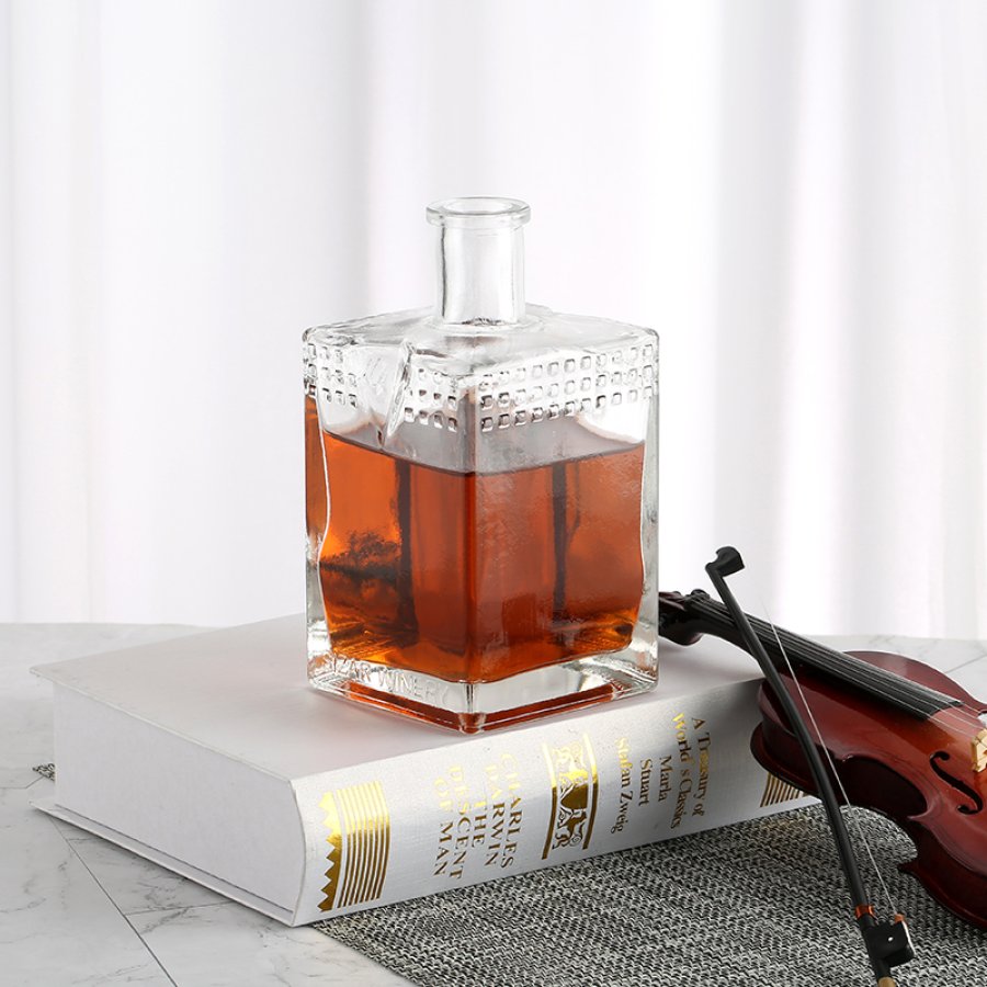 Custom engraved logo square bottle (1)