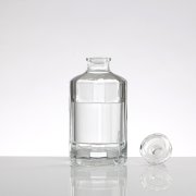 Round Customize Whisky Liquor Glass Bottle (2)