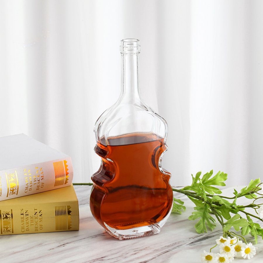 Unique violin shaped 700ml glass whisky bottle (1)