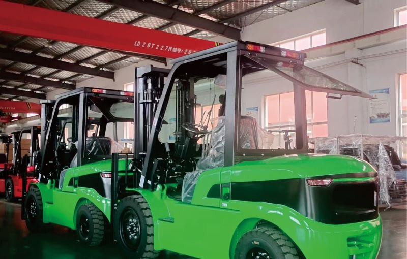 Powerful and Customizable ATLAPEX Forklift