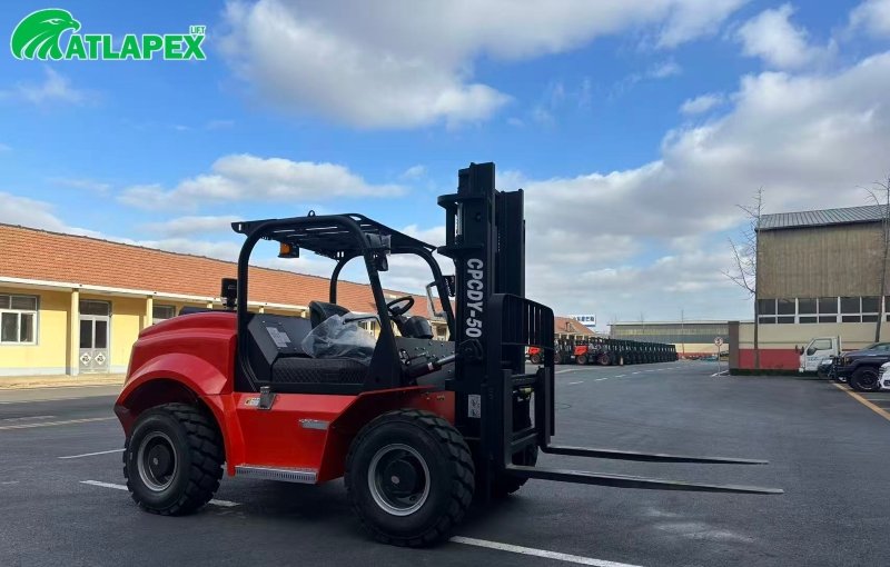 ATLAPEX CPCDY-50 5-Ton Automatic All-Terrain Forklift for Demanding Outdoor Operations
