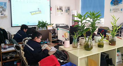 إعادة التدريب وتحسين المهارات - تقوم شركة Qingdao Zhenxiong Mechanical Equipment Co., Ltd. بتنفيذ منتجات الشركة والتدريب الفني