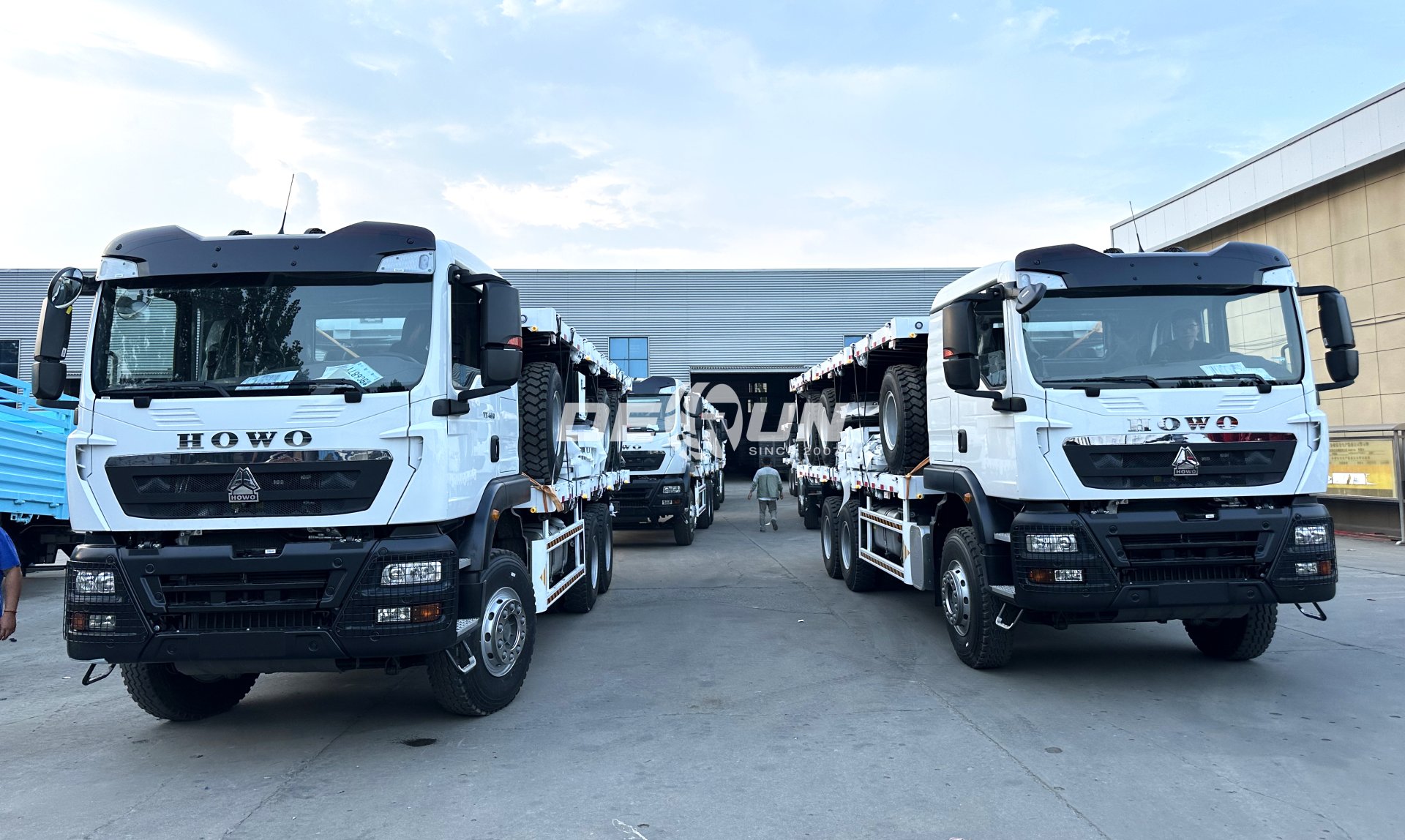 HOWO TX cargo chassis truck1