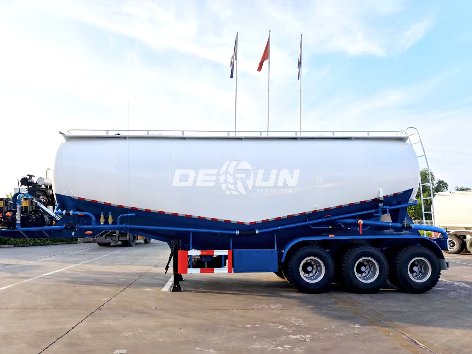 Powder Tank Trailer1