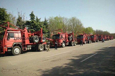 HOWO Tractor Truck with Timber Wood Carrier Semi Trailer