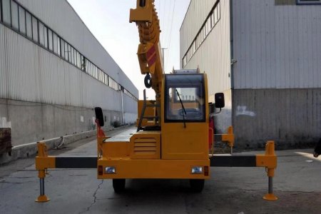 Small All Terrain Truck Crane