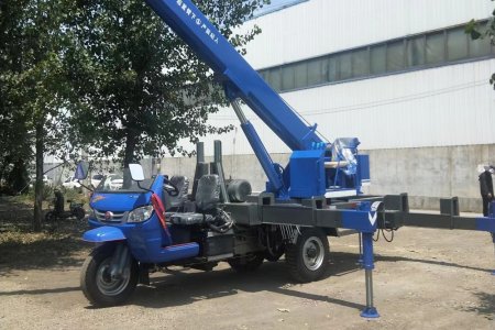 Three Wheels Truck Crane