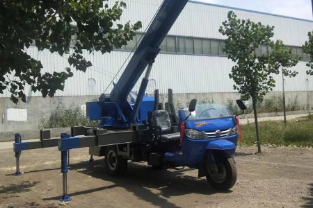Three Wheels Truck Crane