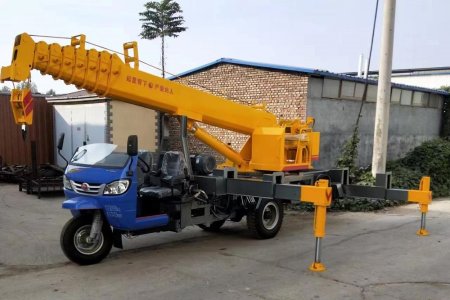 Three Wheels Truck Crane