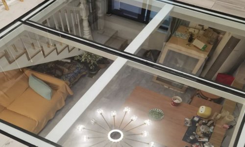 Floor laminated glass