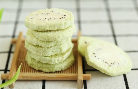 100% Natural Sliced  Dried  Dried+Kiwi_Pile-