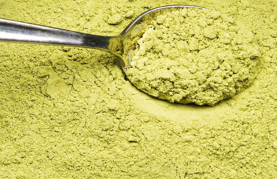 freeze dried organic-green-powder-spoon