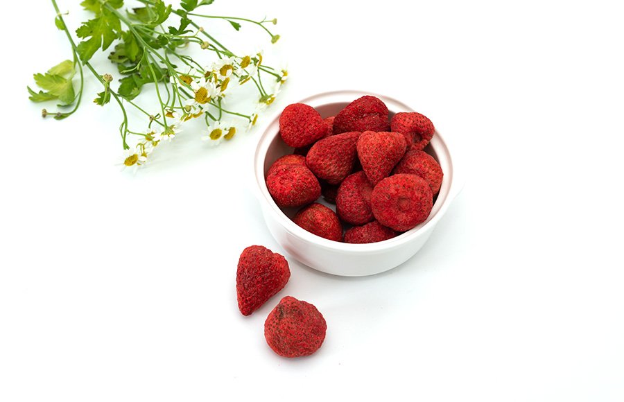 Freeze-dried whole strawberry-fruechte-fruits 