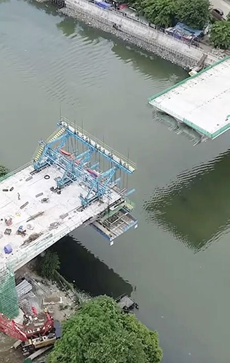 Form traveller Construction for in-situ balanced cantilever bridge