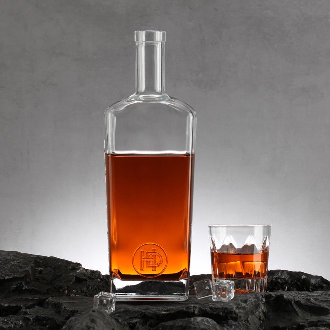 Wholesale Empty 500ml 700ml 750ml Whisky Brandy Glass Bottle With Cork Cap Stopper