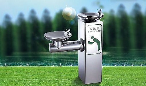 Outdoor water dispenser