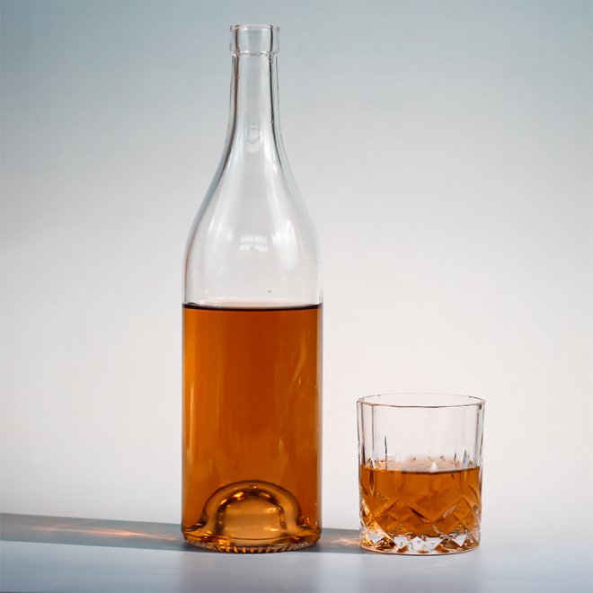 Botella de licor creativa con forma única para whisky