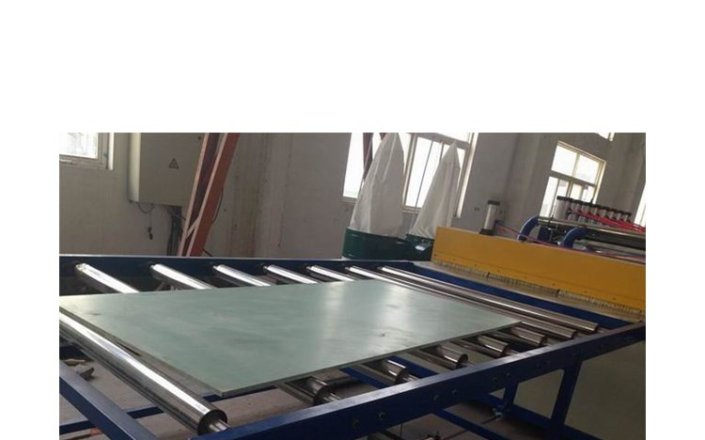 Plastic extrusion profile production line