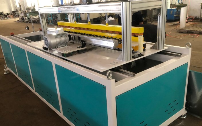 Fully automatic plastic pipe drilling machine