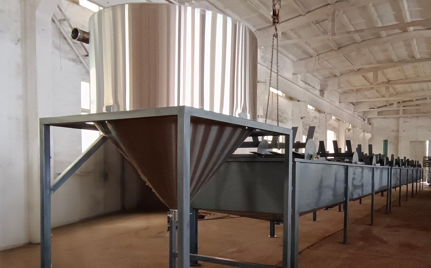  Cleaning and material traction