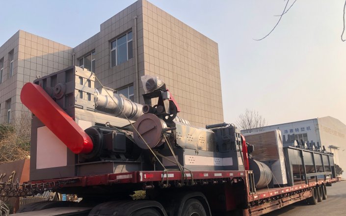 Three PET crusher cleaning pelletting lines has been transported