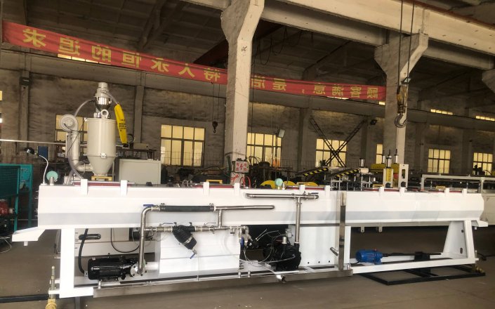 Plastic pipe vacuum tank haul off machine and cutting machine