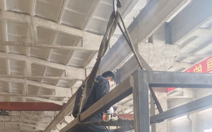 Step up the plastic pipe line before the Chineae New Year