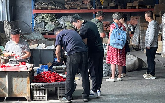 The sling and accessories can not exceed its rated lifting weight, the sling must not exceed its maximum working load under the corresponding hanging state.