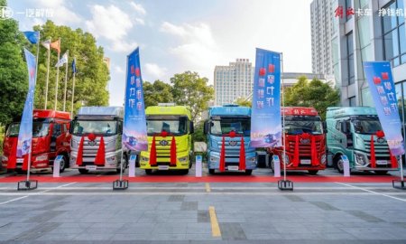 Engine Power Works to Win the New Journey -2024 FAW Jiefang J7 6SX1 Tractor 5000 Vehicles Celebration Relay Nationwide